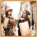 Neukundengewinnung Consumer Promotions Zwei Mädchen mit Shoppingtüten